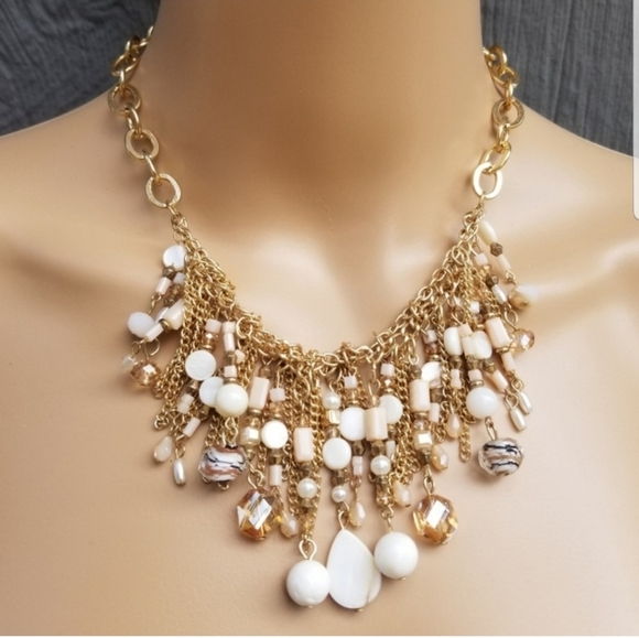 VINTAGE GOLDTONE CHAIN NECKLACE WITH MOTHER OF PEARL & ART GLASS BEADS - Picture 1 of 5